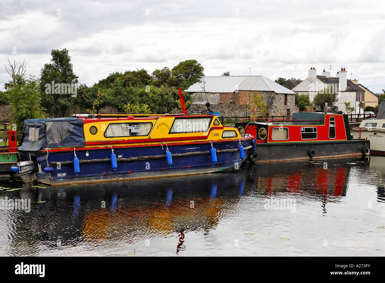 Houseboats on the river Shannon, Ireland Stock Photo Alamy