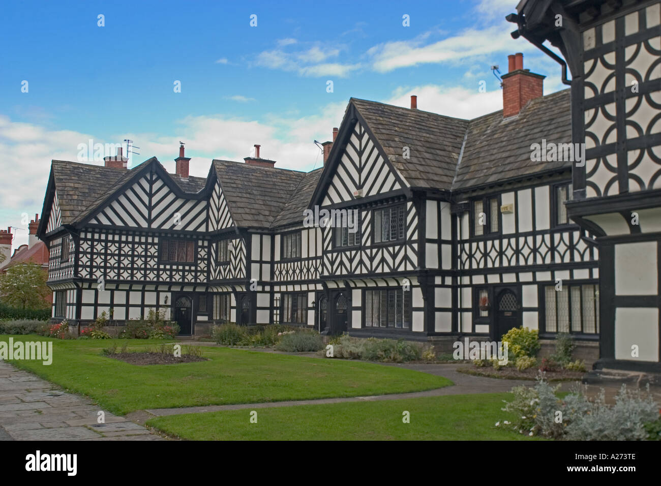 Tudor style houses Port Sunlight Wirral England Stock Photo Alamy