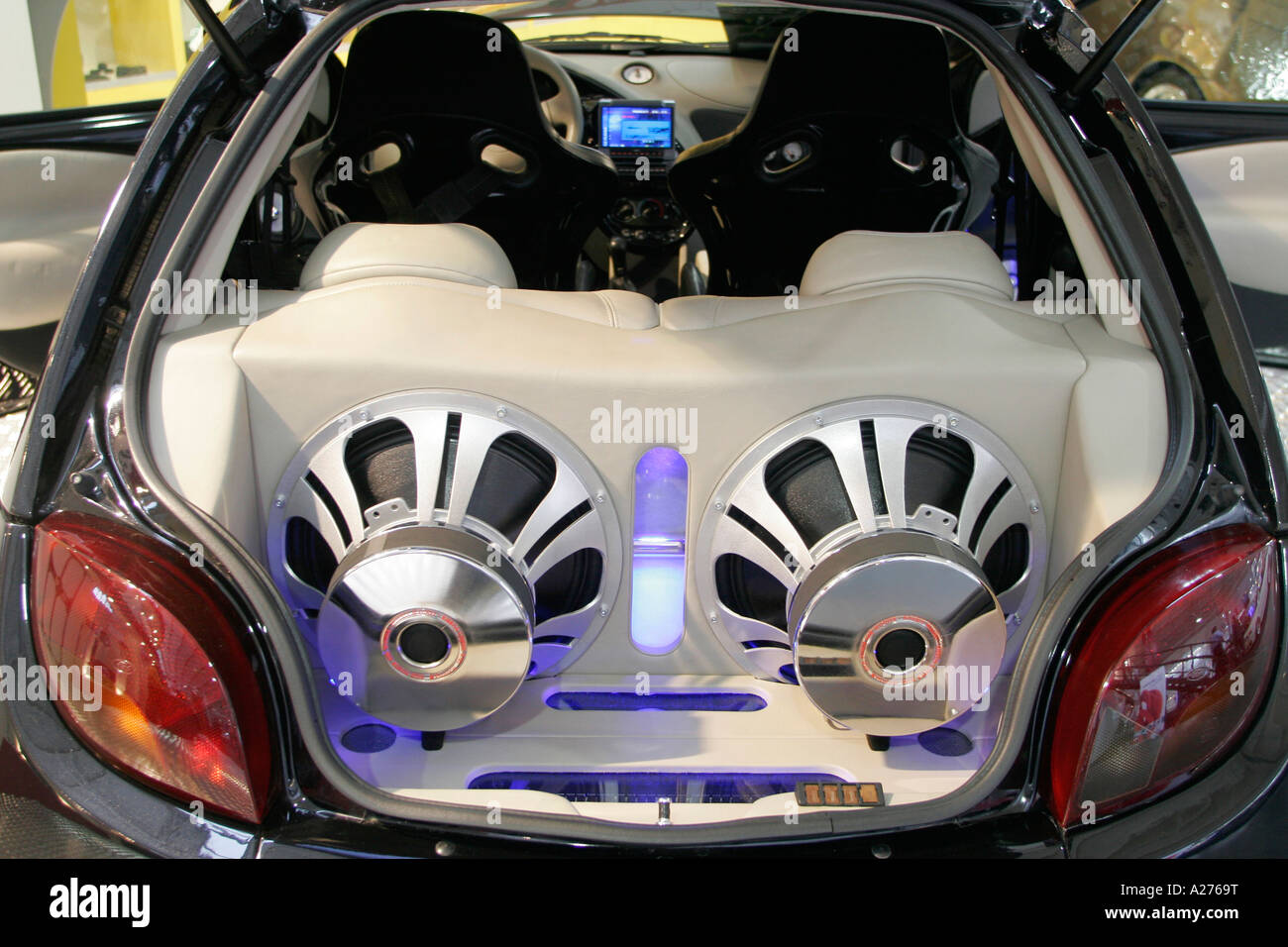 Car speakers hi-res stock photography and images - Alamy Car speakers hi-res stock photography and images - Alamy