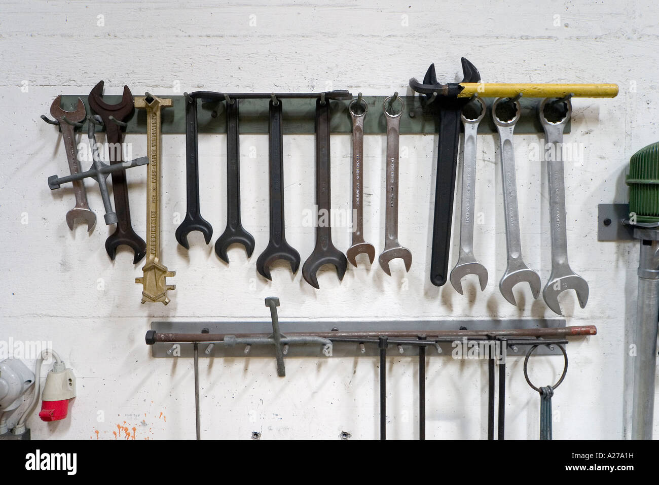 Screw wrenches hires stock photography and images Alamy