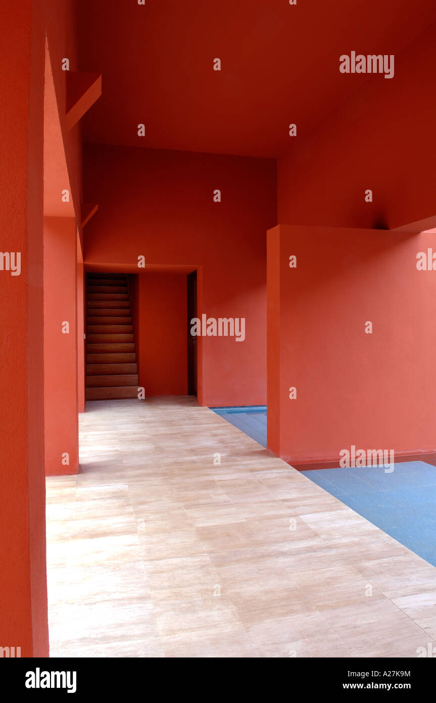 corridor and pool in a modern villa designed by architects Legorreta & Legorreta Stock Photo