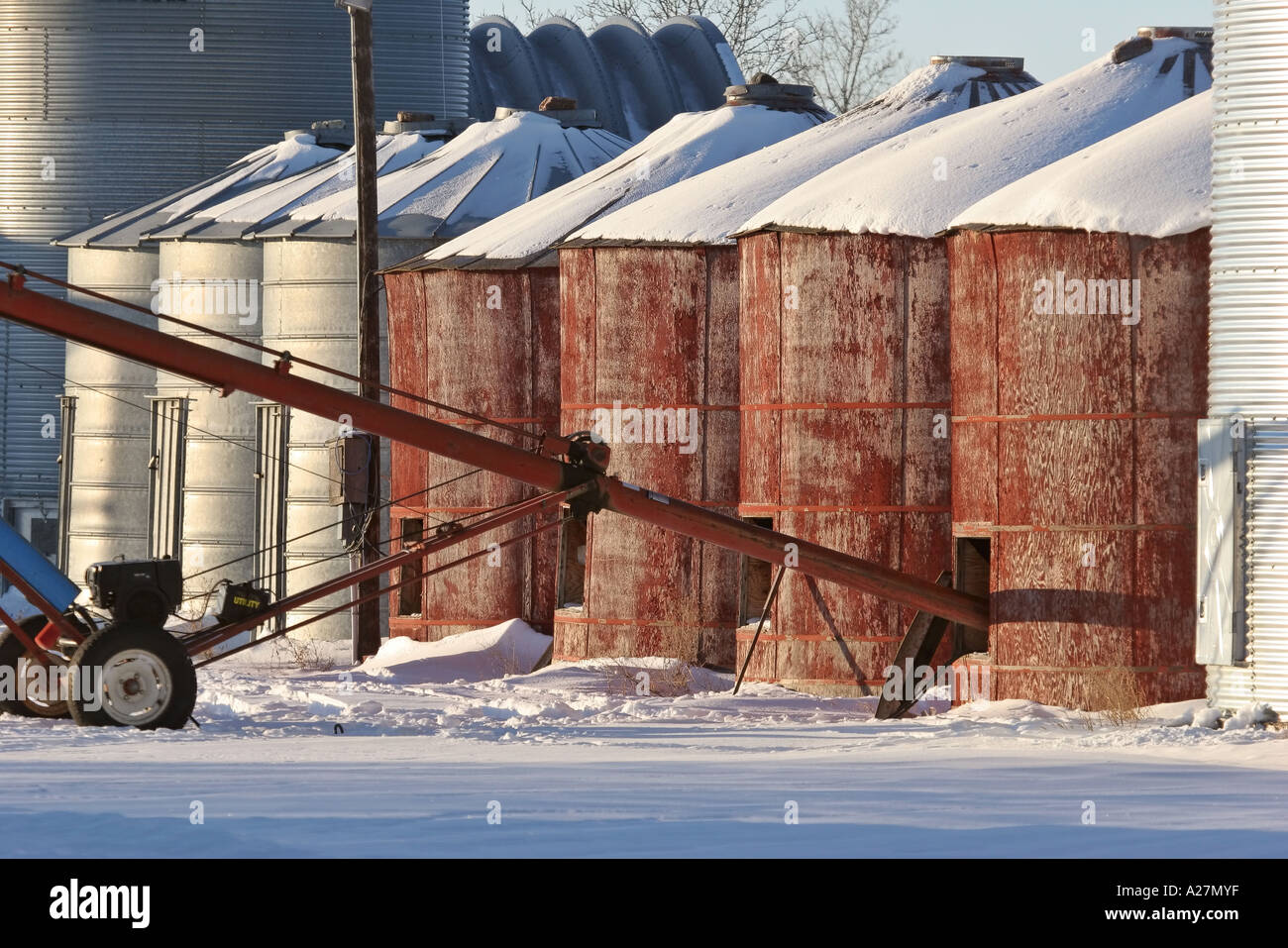 Grain bins and auger hires stock photography and images Alamy