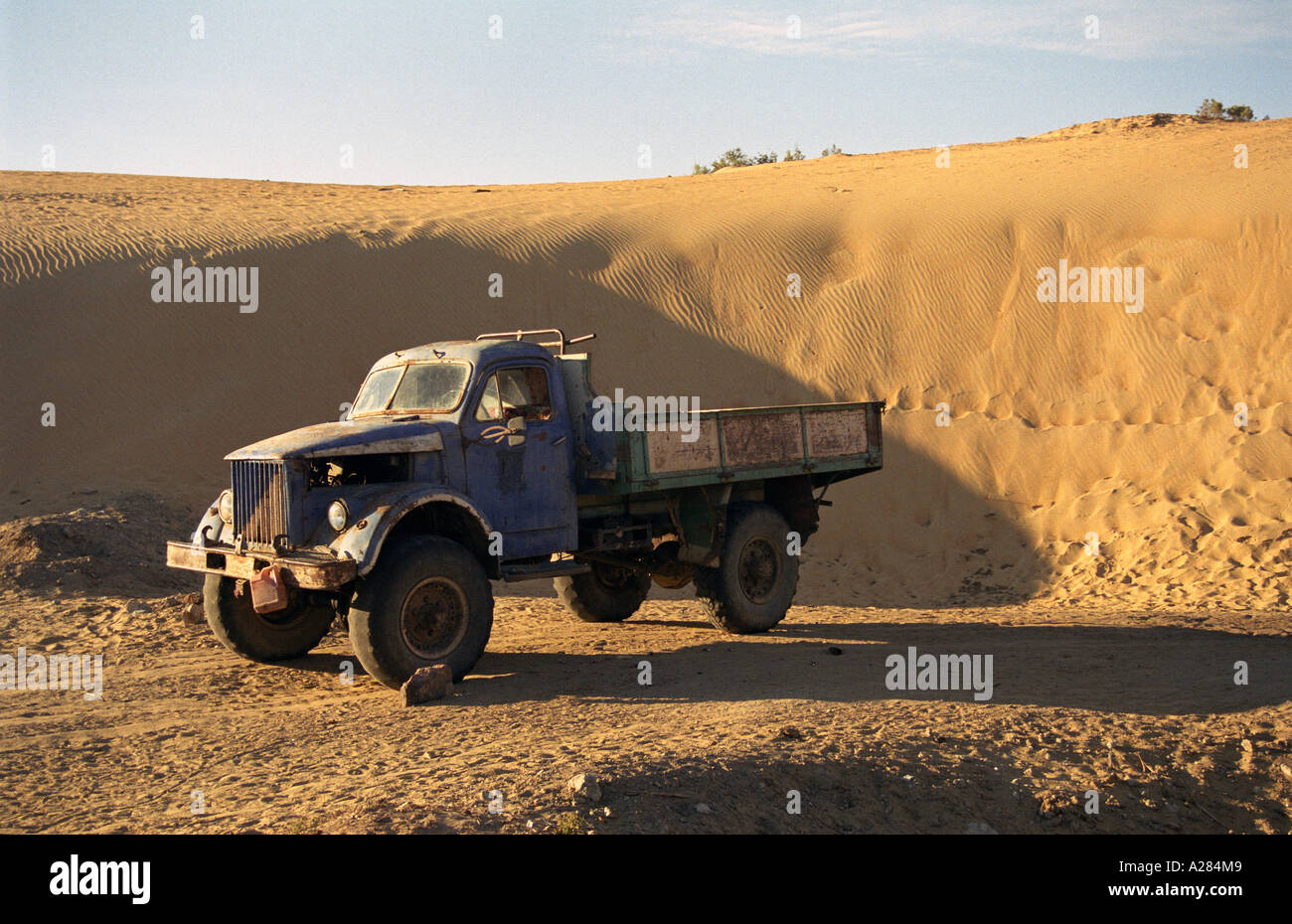 Old vehicle Egypt desert Stock Photo Alamy