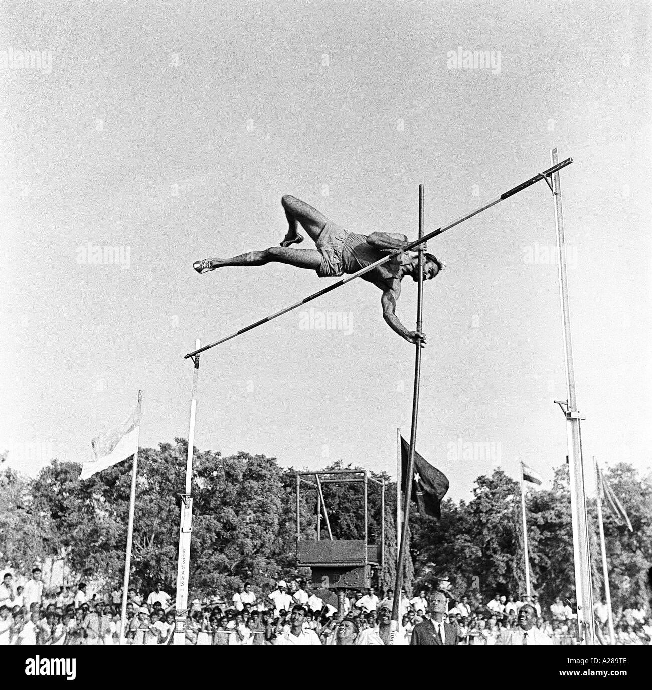 Pole vault Black and White Stock Photos & Images Alamy