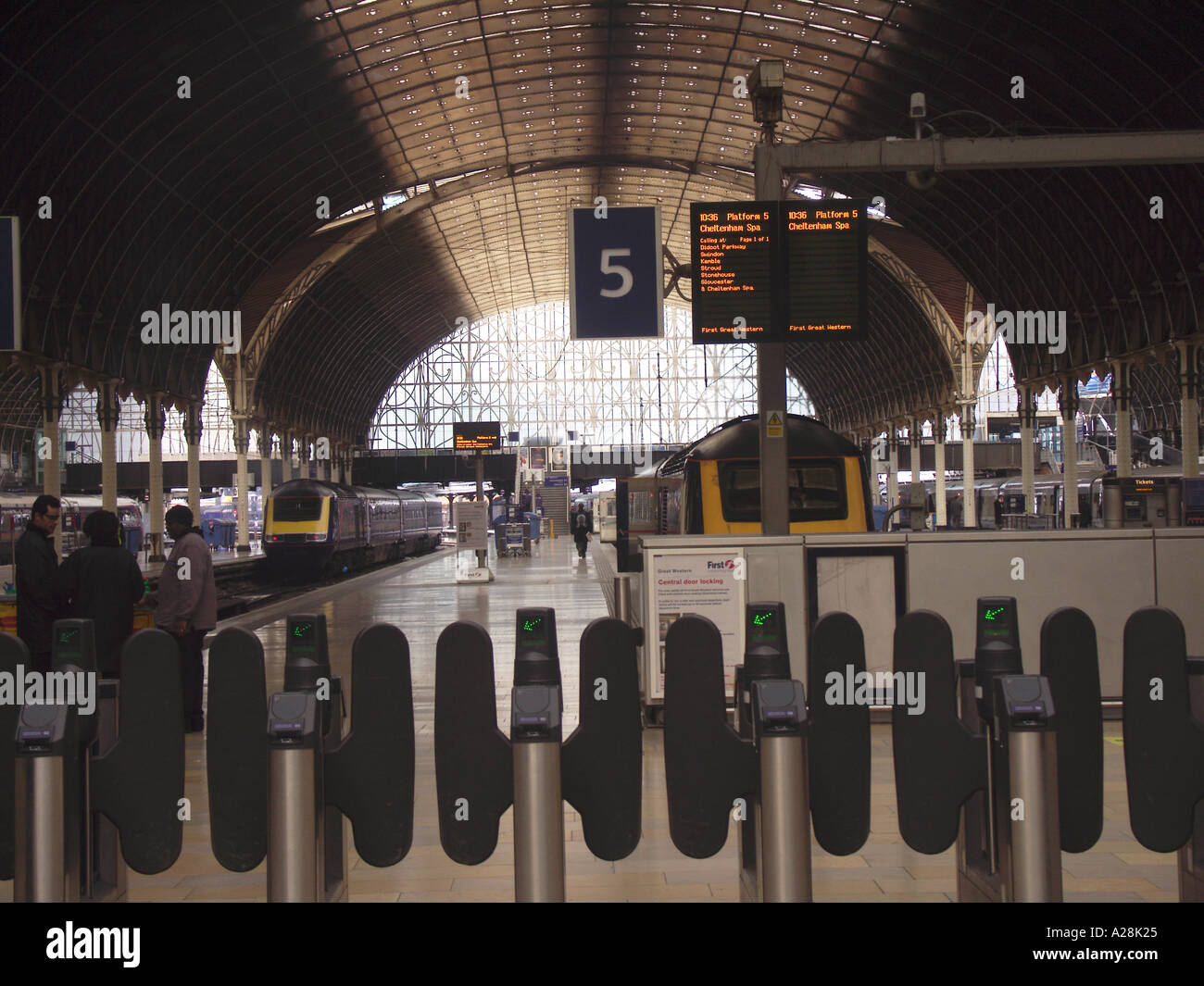 Platform And Ticket Barriers Liverpool Street Station London Stock Photo Alamy Platform And Ticket Barriers Liverpool Street Station London Stock Photo Alamy