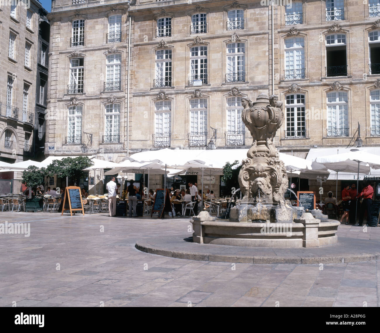 Street Cafés, Place Du Parlement, Bordeaux, Gironde, Aquitaine, France Stock Photo
