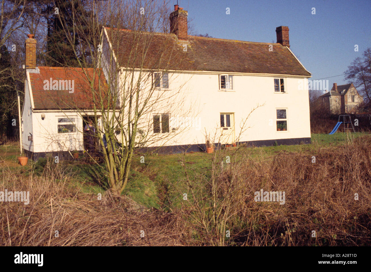 White country cottage hi-res stock photography and images - Alamy