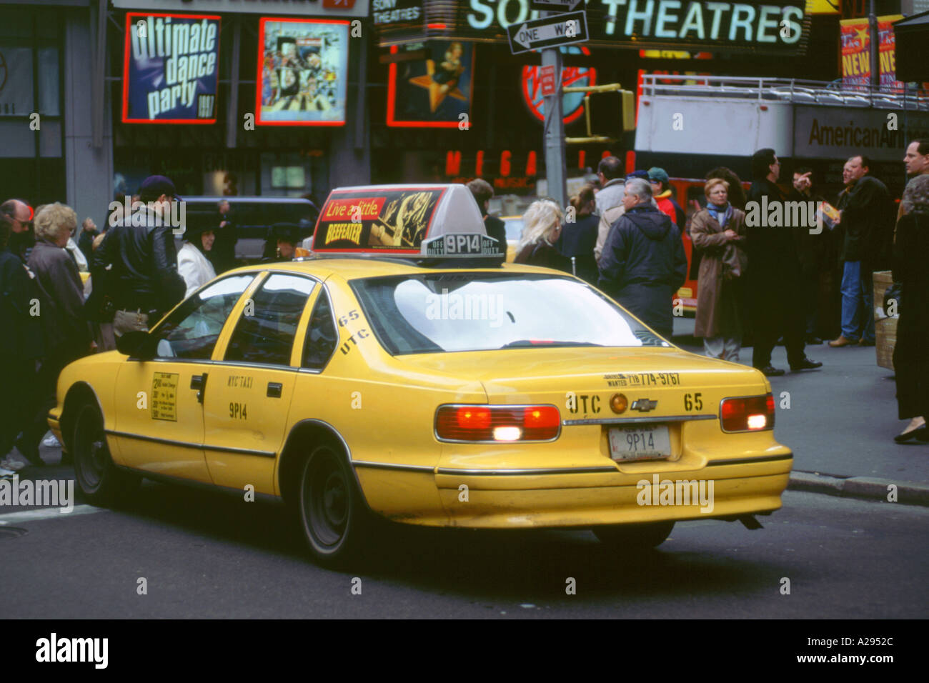 New York Yellow Taxi cab 1995 Stock Photo Alamy