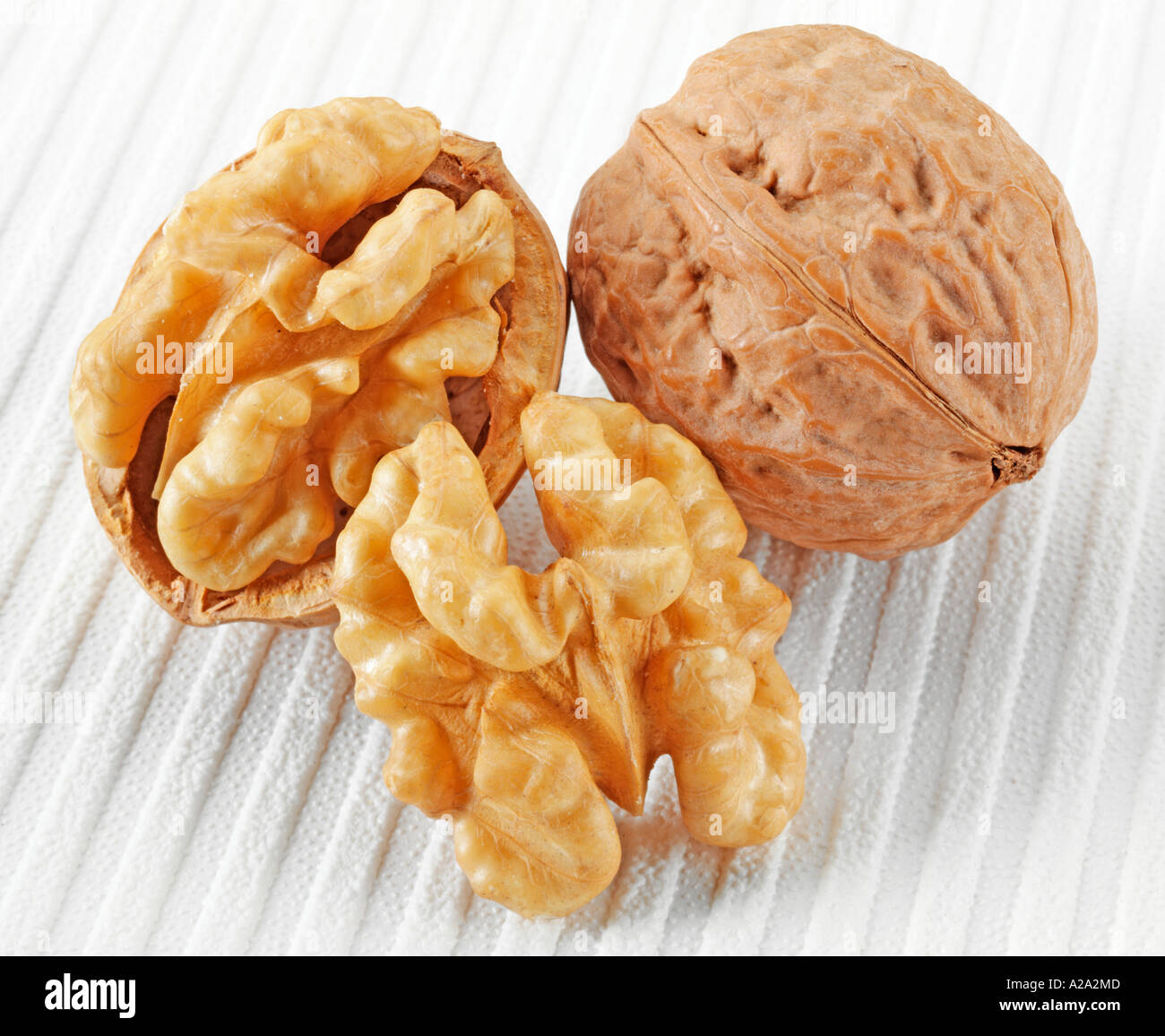 Walnuts hi-res stock photography and images - Alamy