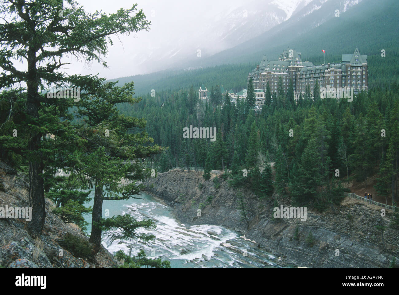 Banff springs hotel on bow river hi-res stock photography and images ...