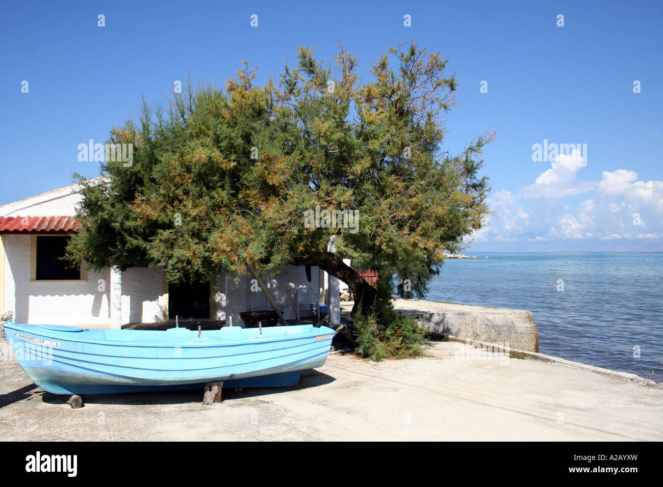 Greek fishermans cottage hi-res stock photography and images - Alamy