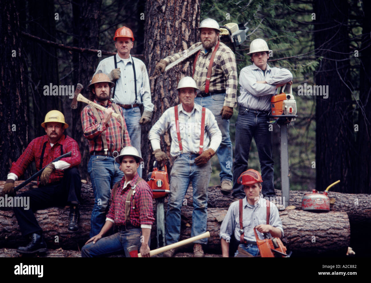 Group men sitting on logs hi res stock photography and images Alamy
