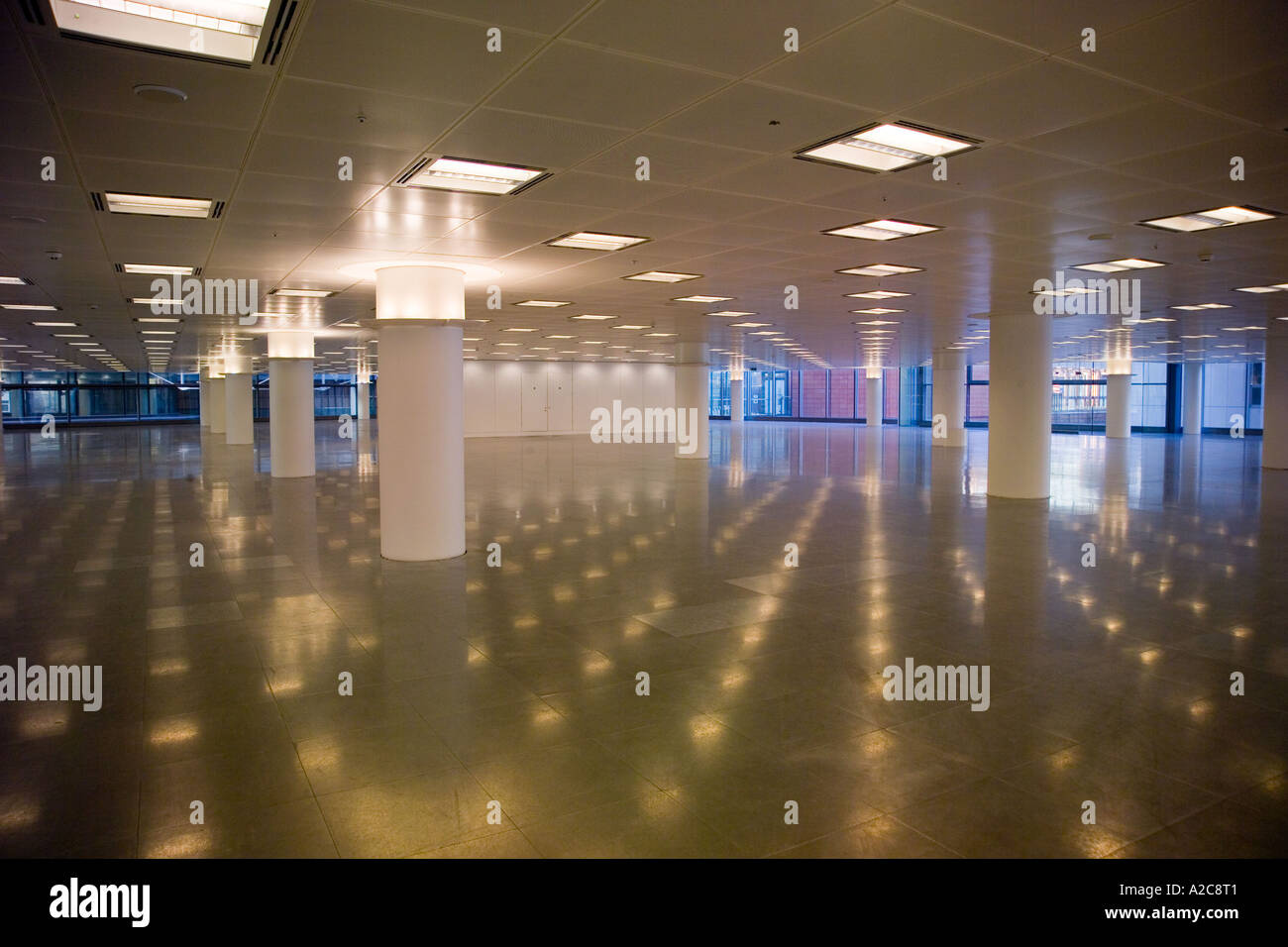 Open space office hi-res stock photography and images - Alamy