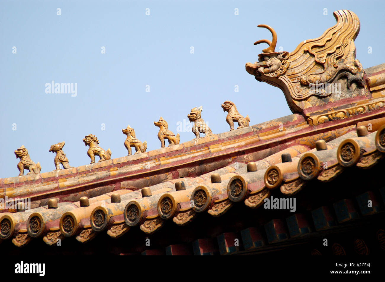 Ornate architectural details faces hi-res stock photography and images ...