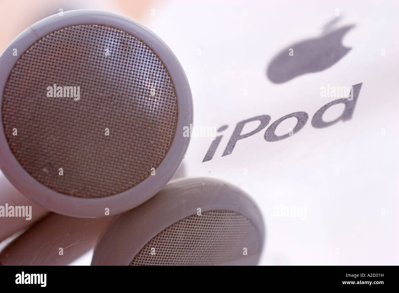 Ipod apple computers mp3 player ipod with headphones Stock Photo - Alamy