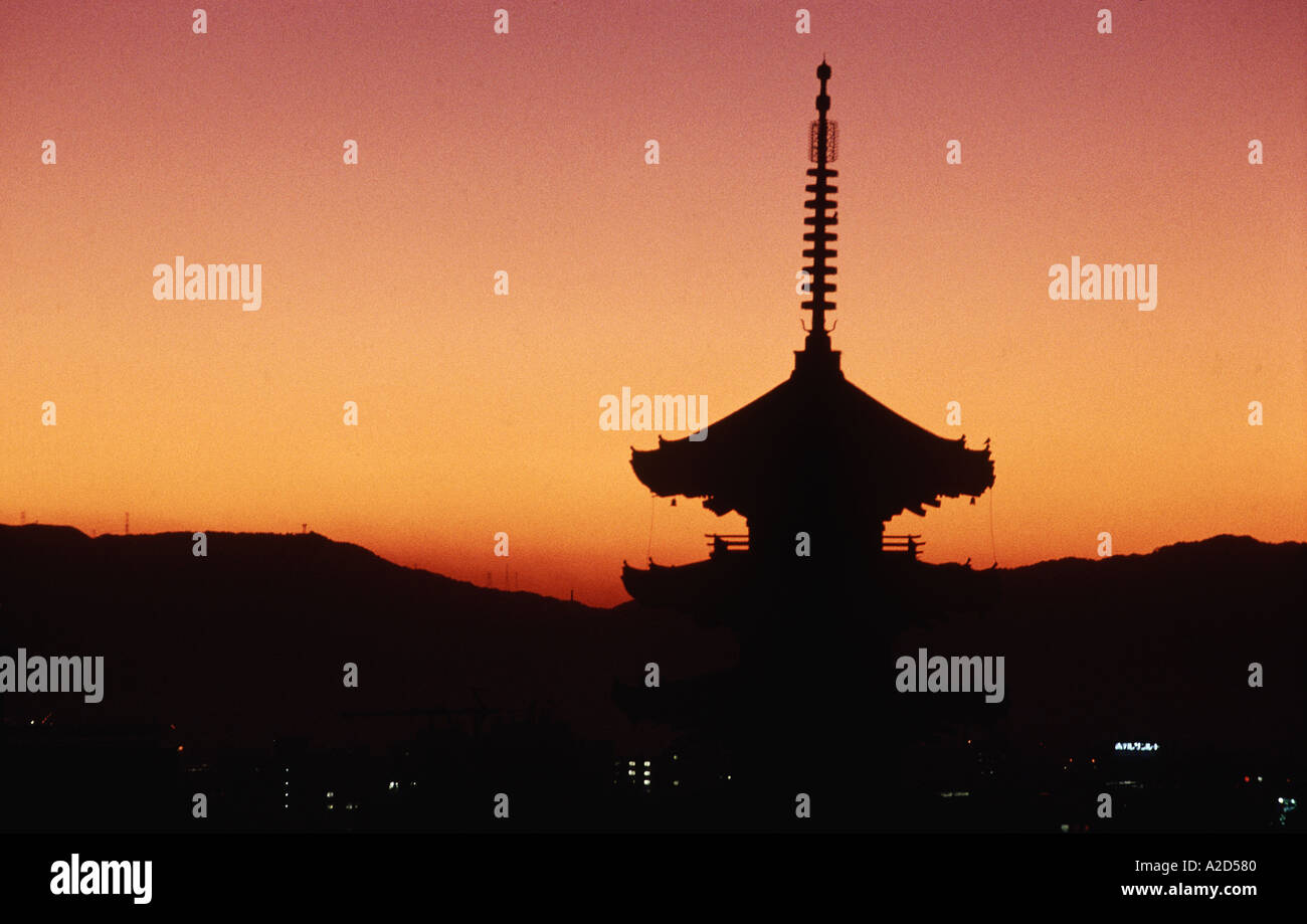 Yasaka pagoda sunset hi-res stock photography and images - Alamy