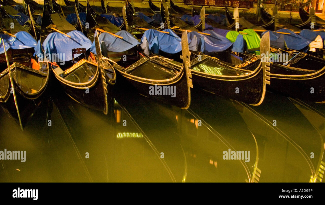 Gondola tied up in quiet hi-res stock photography and images - Alamy