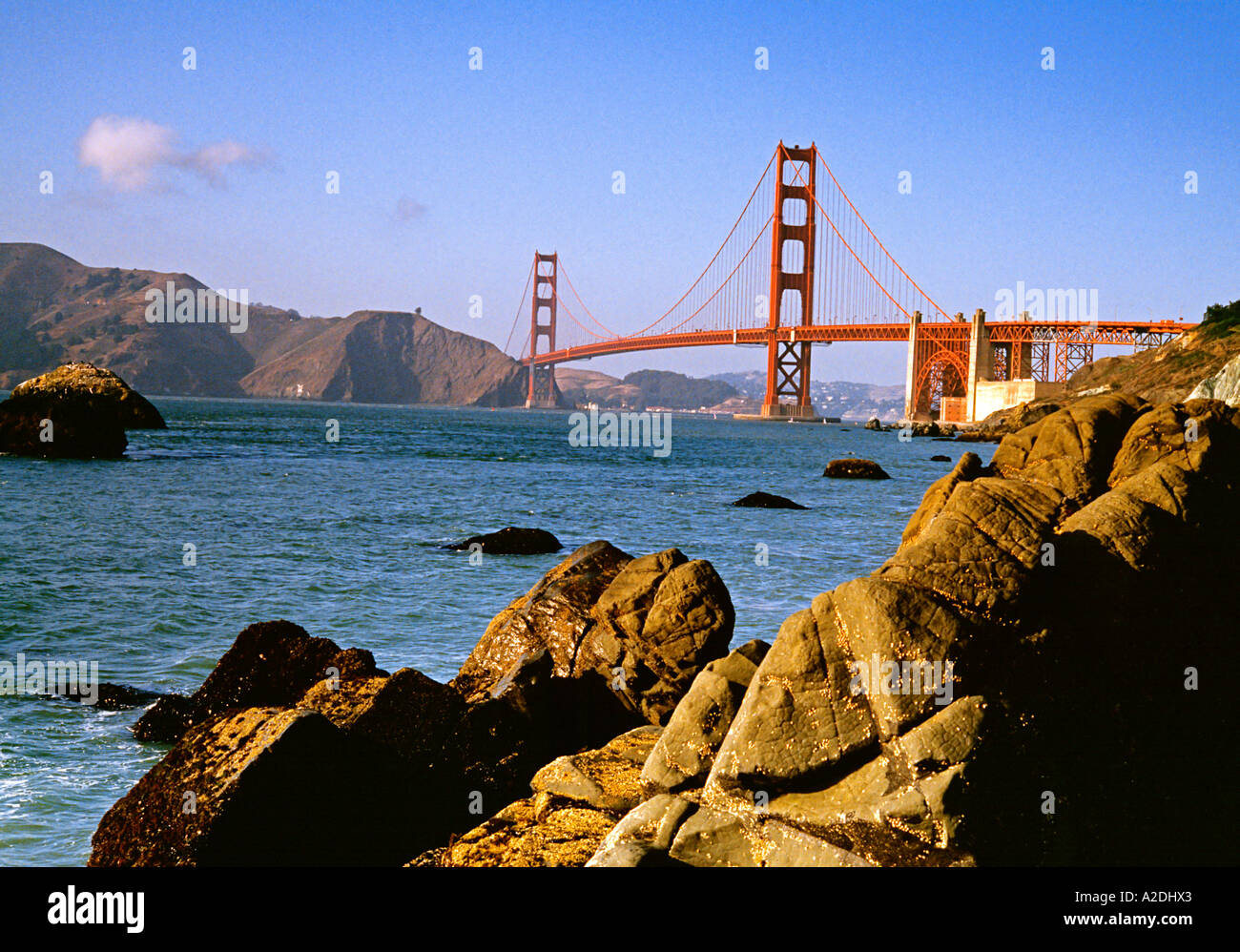 The Golden Gate Bridge spanning San Francisco Bay between San Francisco ...