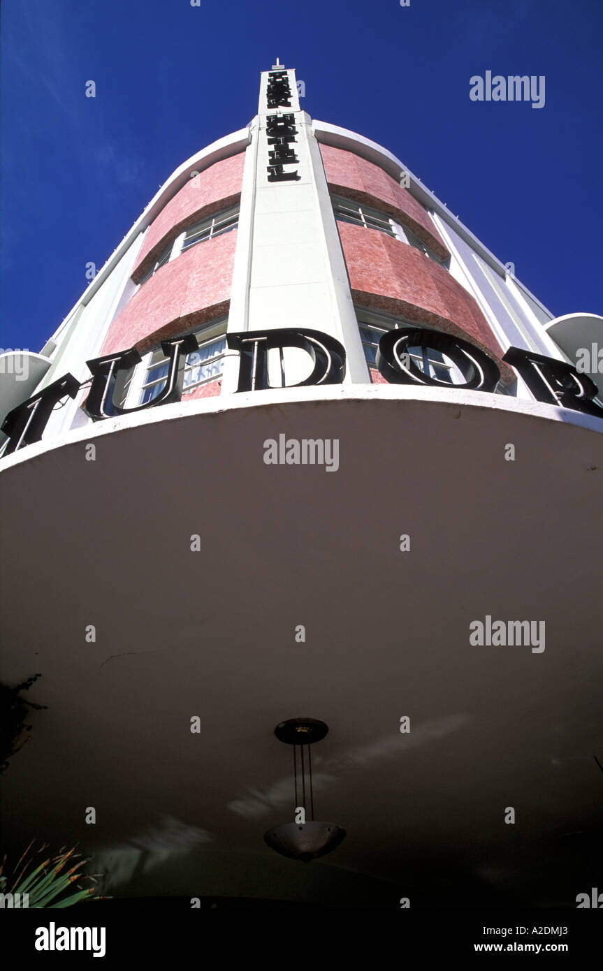 Art deco entrance hi-res stock photography and images - Alamy