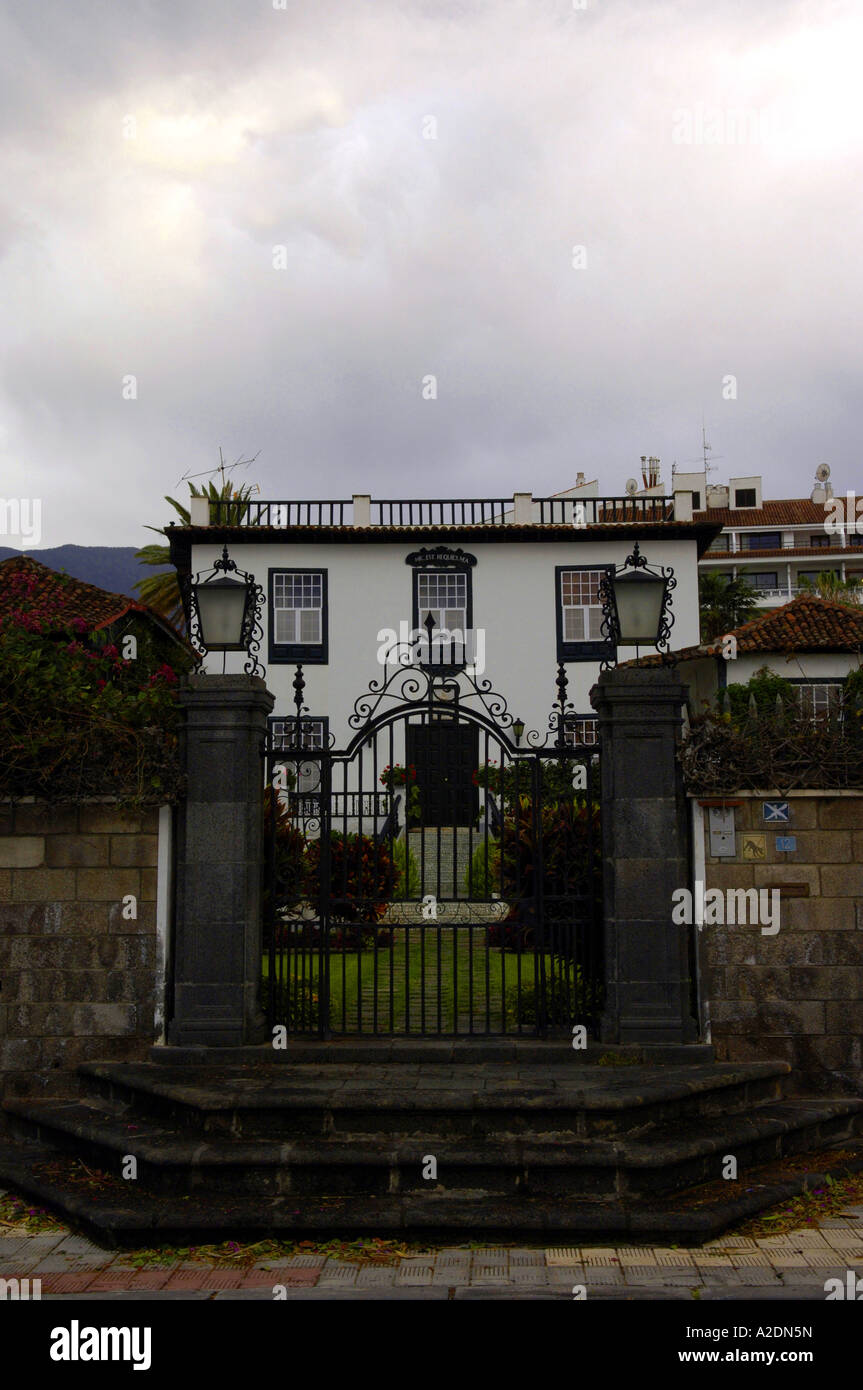 traditional-house-window-old-fashioned-history-heritage-protection