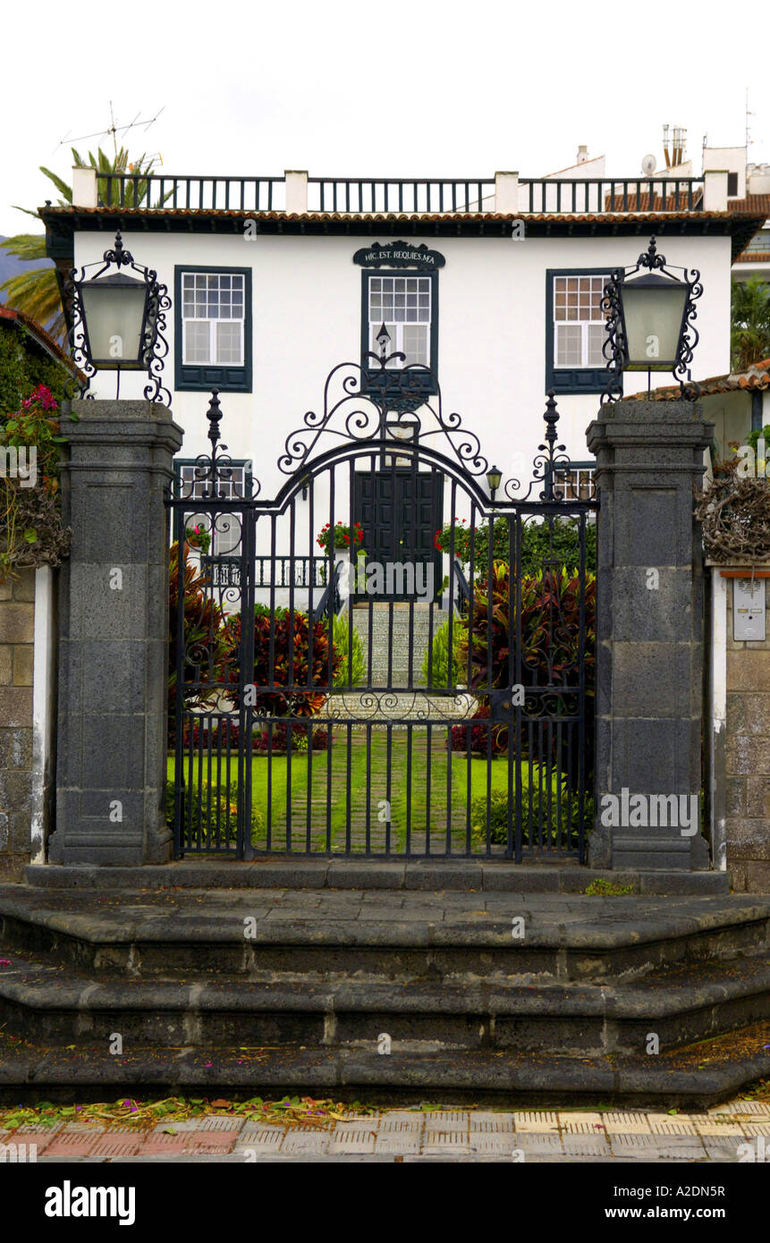 traditional-house-window-old-fashioned-history-heritage-protection