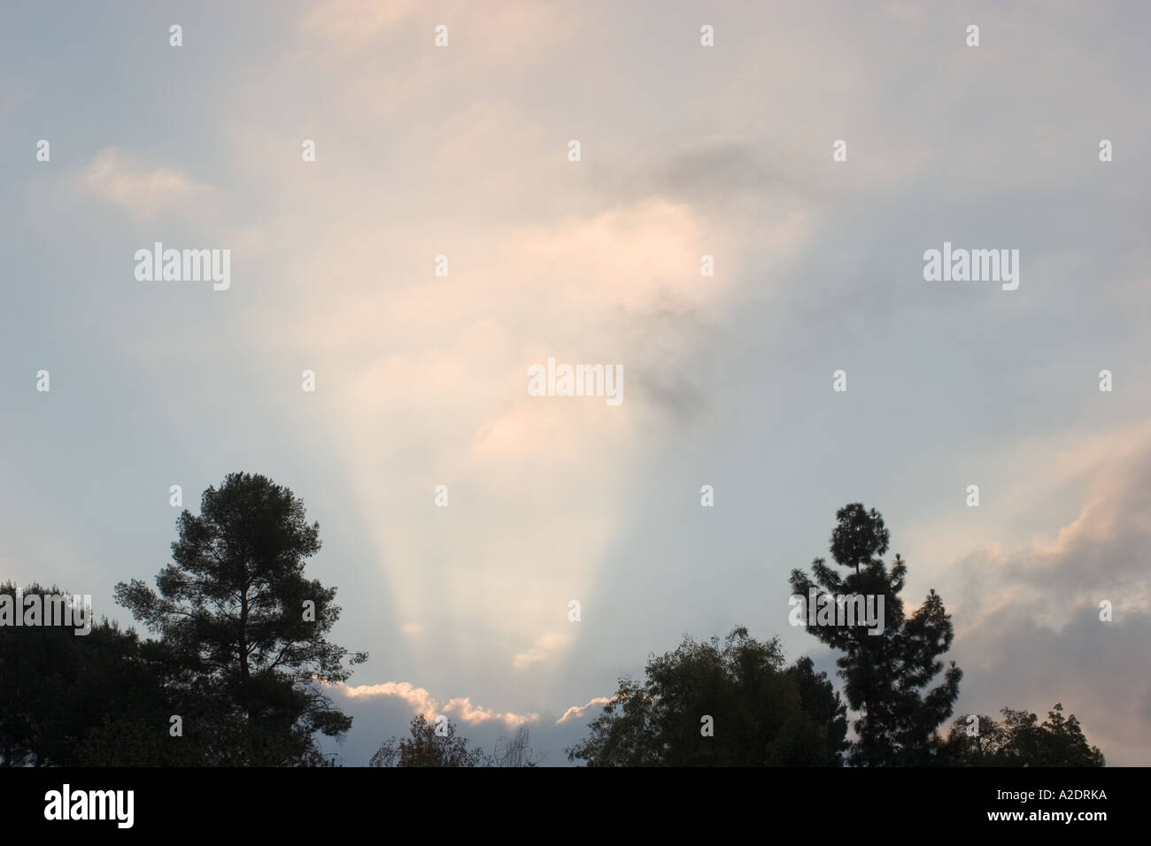 Beautiful sky clouds sun rays hi-res stock photography and images - Alamy