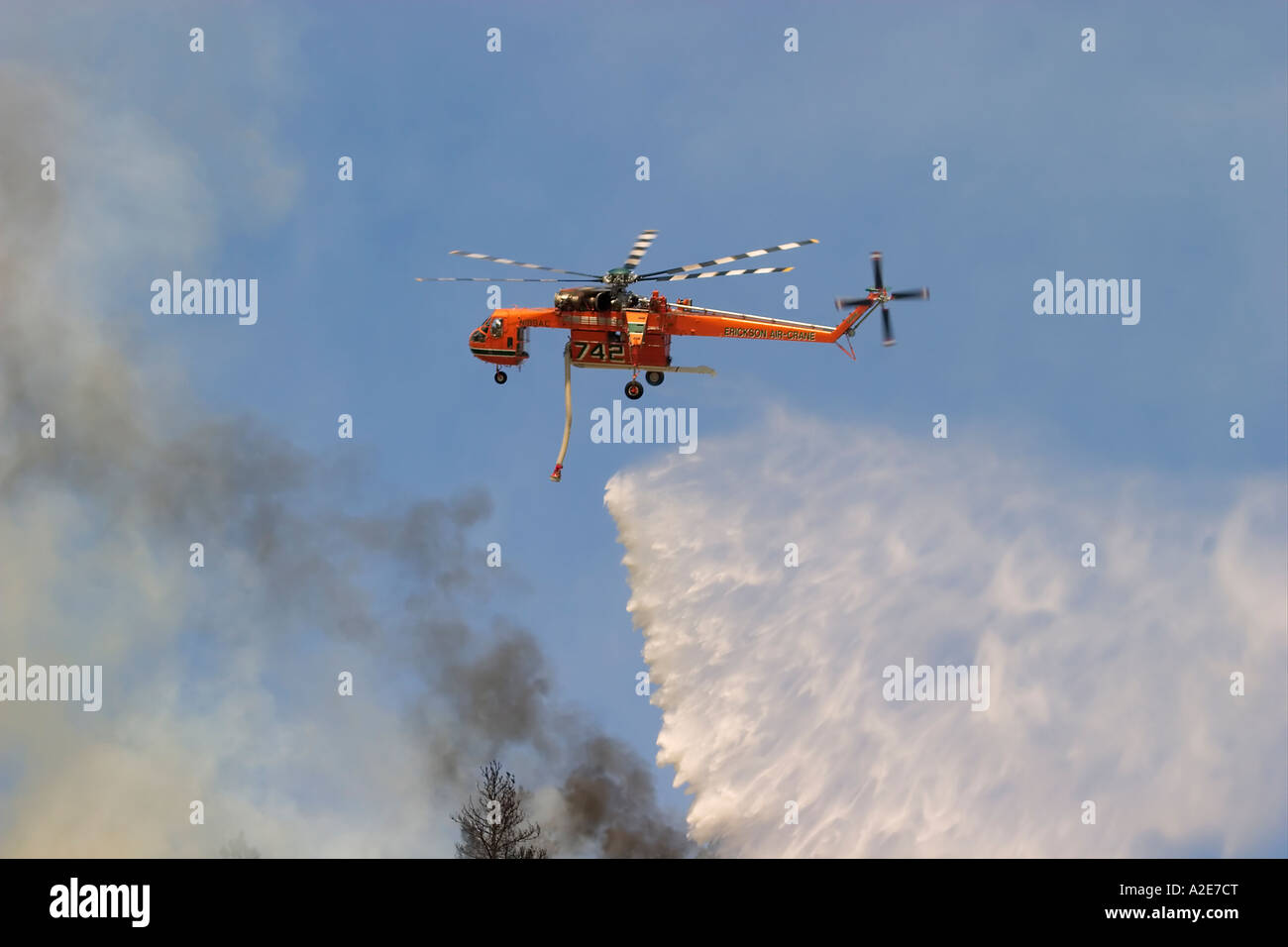 Sikorsky helicopter dropping water on a forest fire Stock Photo Alamy