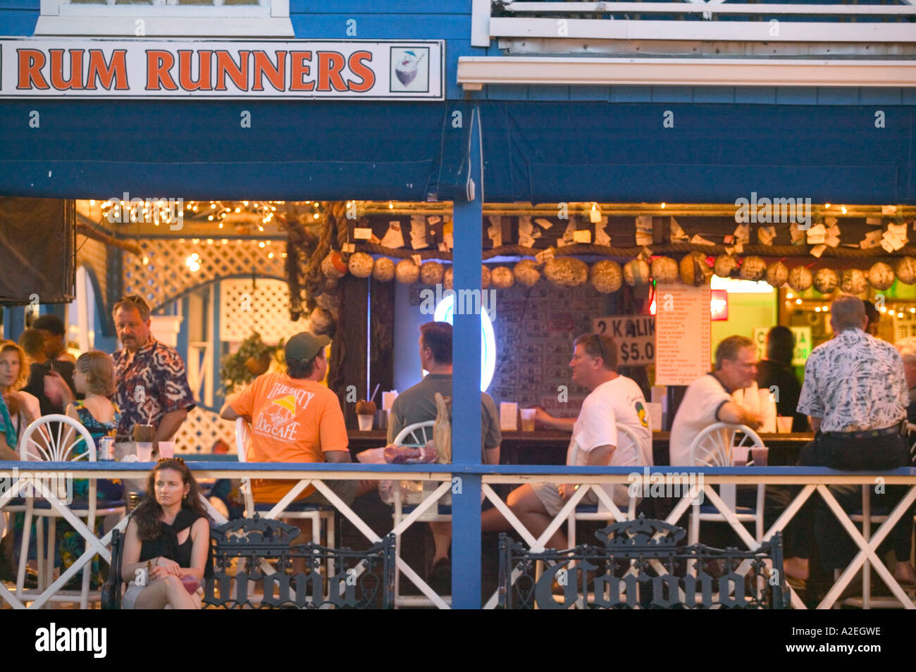 BAHAMAS, Grand Bahama Island, Lucaya: Port Lucaya Marketplace: Evening Crowd at Rum Runners Bar Stock Photo