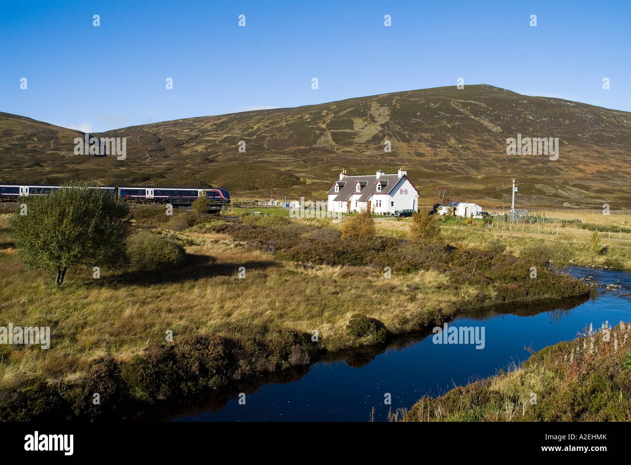 dh Highland cottage trains BALSPORRAN INVERNESSSHIRE Scotrail train railway scottish remote scotland uk railways countryside house pass of drumochter Stock Photo