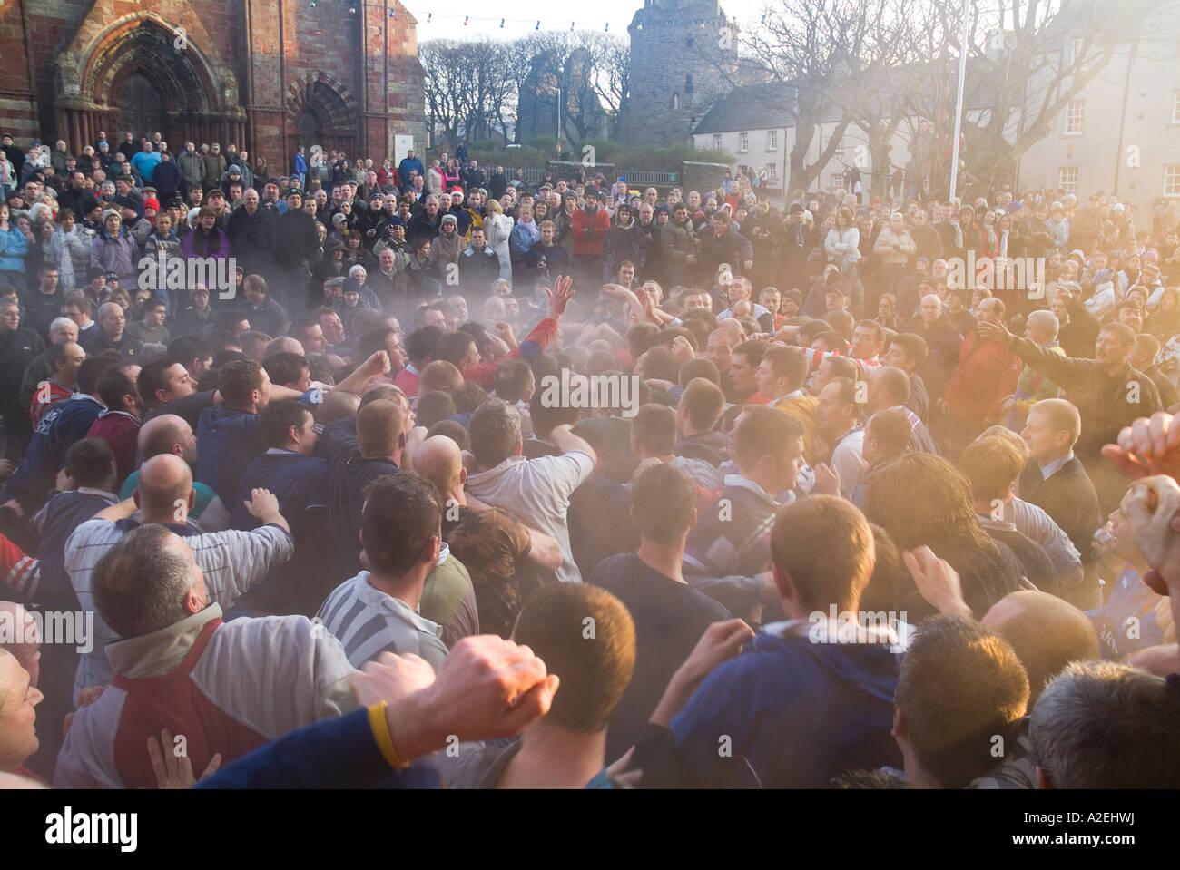 dh The Ba KIRKWALL ORKNEY Steaming pack of Ba players and spectators in Broad Street Stock Photo