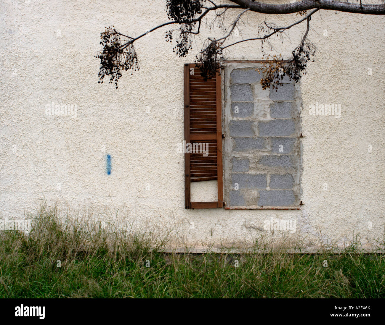 detail-of-illegally-built-apartment-building-costa-blanca-spain-subsequently-A2EX6K.jpg