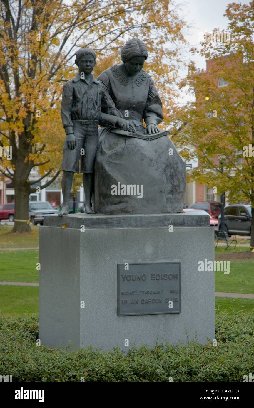 P32 137 Milan Ohio Young Edison Statue Stock Photo Alamy