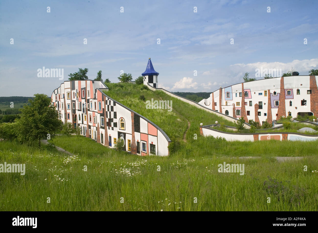 AUSTRIA, STYRIA (Stiermark), BAD BLUMAU: Rogner, Bad Blumau Hotel (b.1997) designed by Friedens Reich Hundertwasser Stock Photo