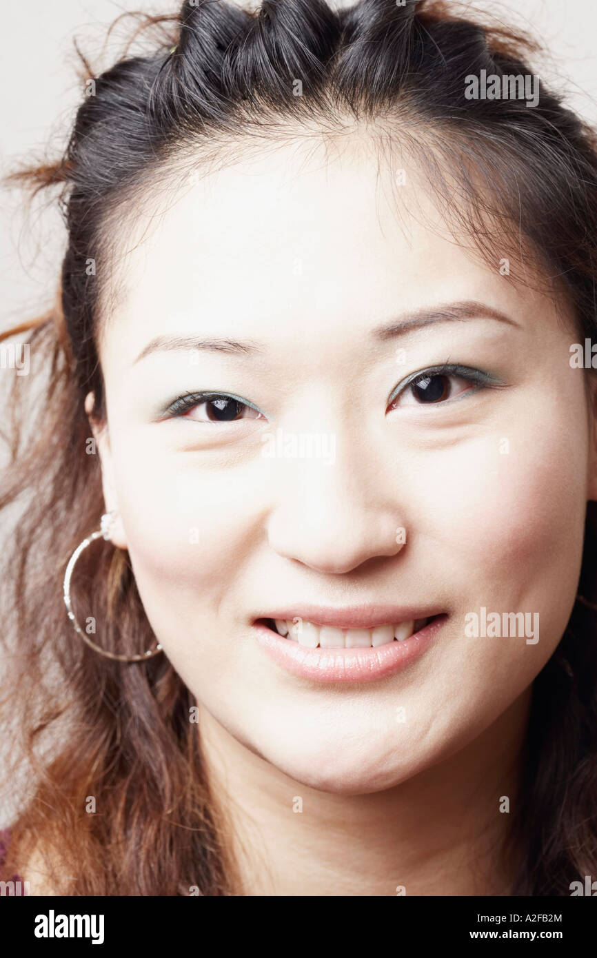 Portrait of a young woman smiling Stock Photo - Alamy