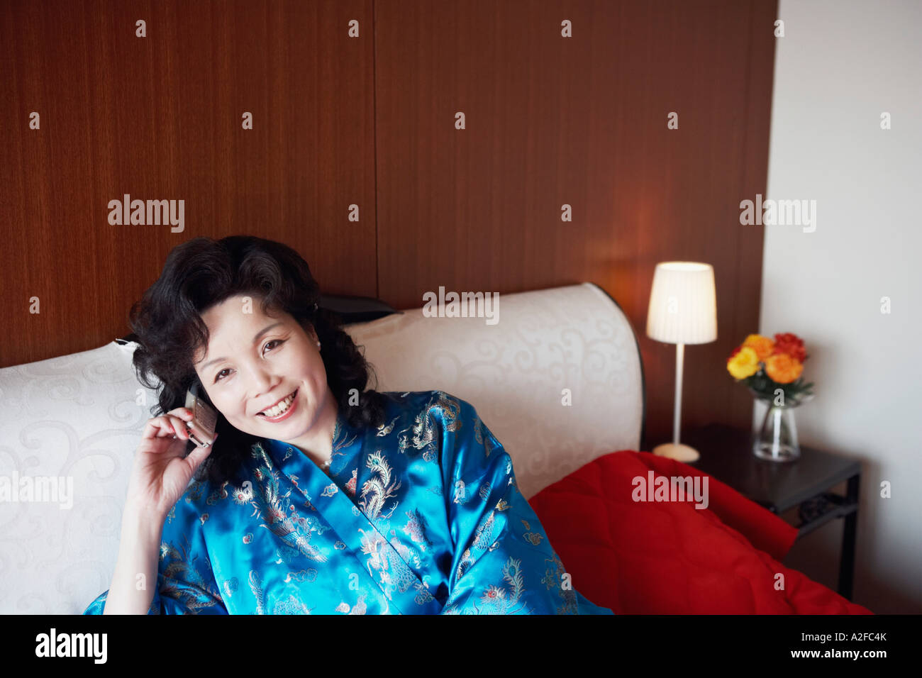 Portrait of a mature woman talking on a mobile phone Stock Photo - Alamy