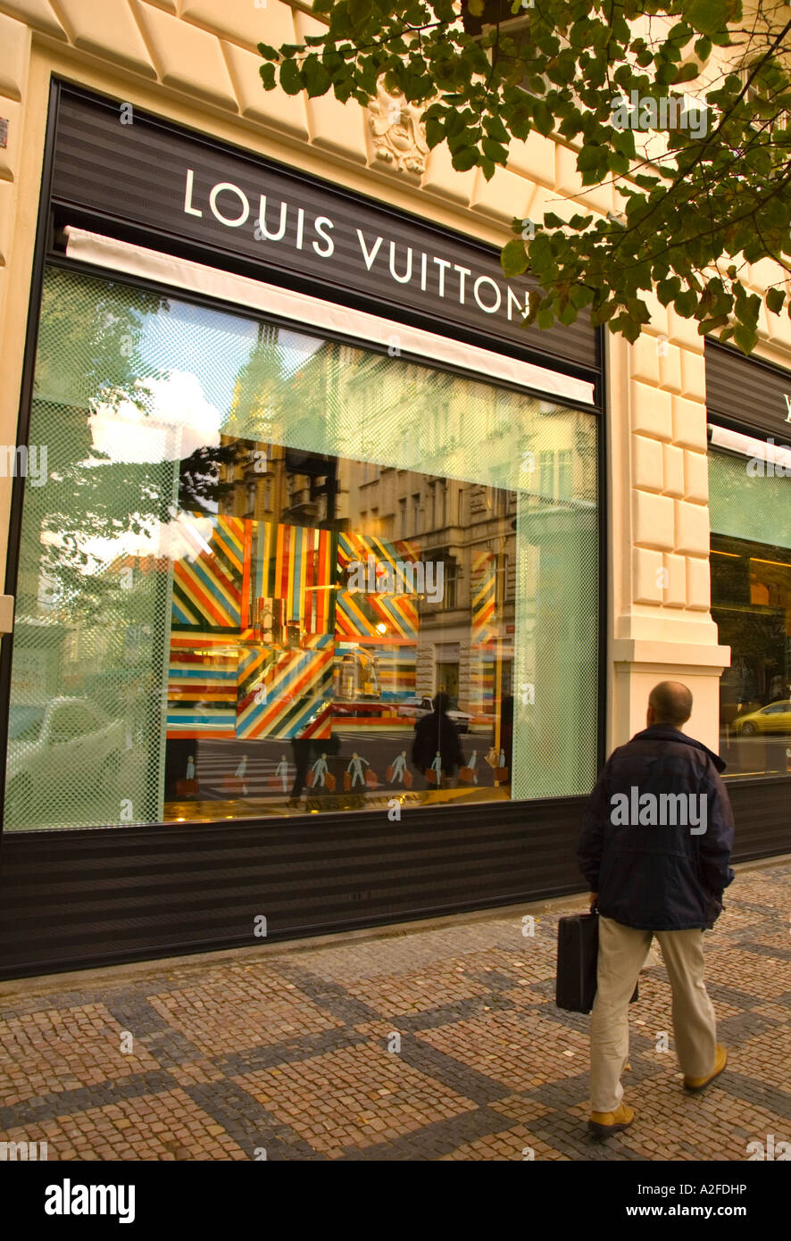 Louis Vuitton shop, Fifth Avenue and East 57th Street, Louis Vuitton  building, 5th Avenue, Midtown, Manhattan, New York City Stock Photo - Alamy
