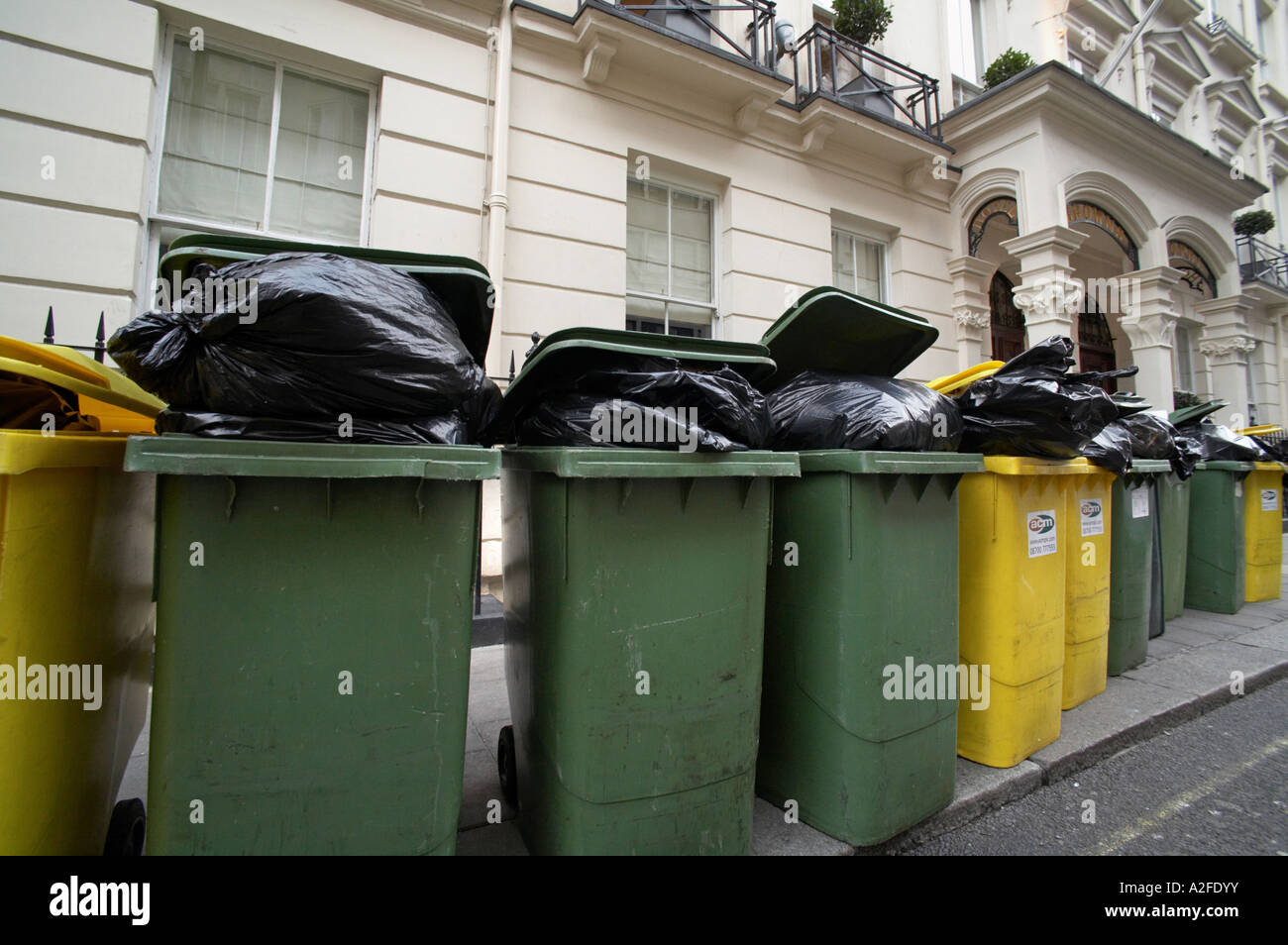 Smelly bins hi-res stock photography and images - Alamy