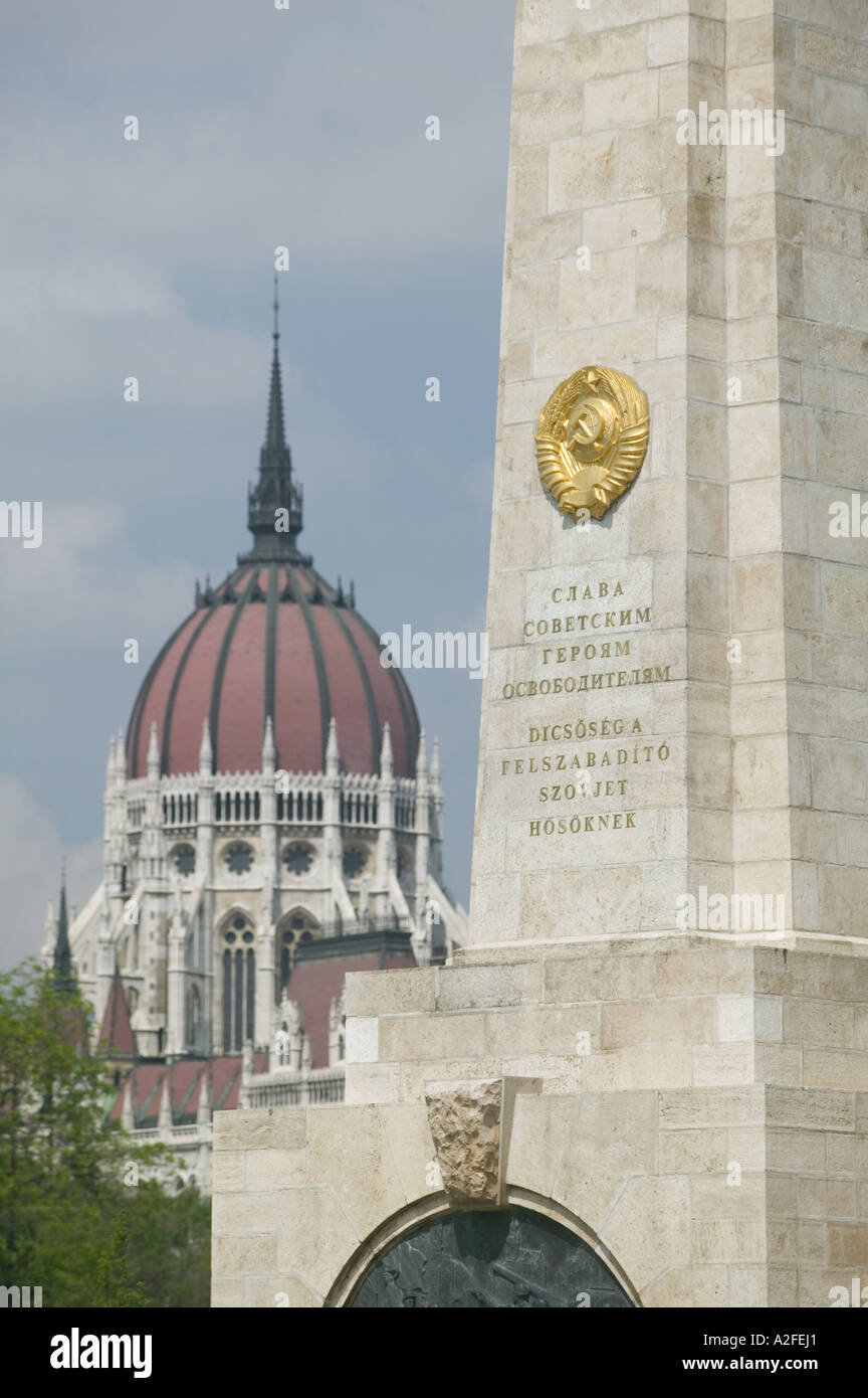 HUNGARY, Budapest: Szabadsag ter (Square), Soviet Army Memorial & Parliament Roof Stock Photo