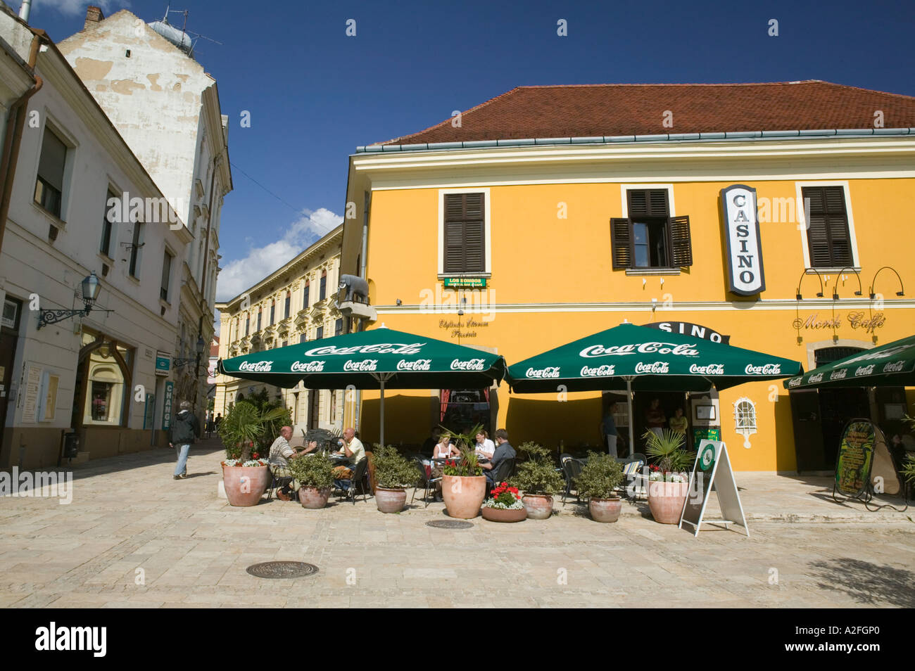 HUNGARY, Southern Transdanubia, PECS: Cafe & Casino / Jokai ter Square (NR  Stock Photo - Alamy