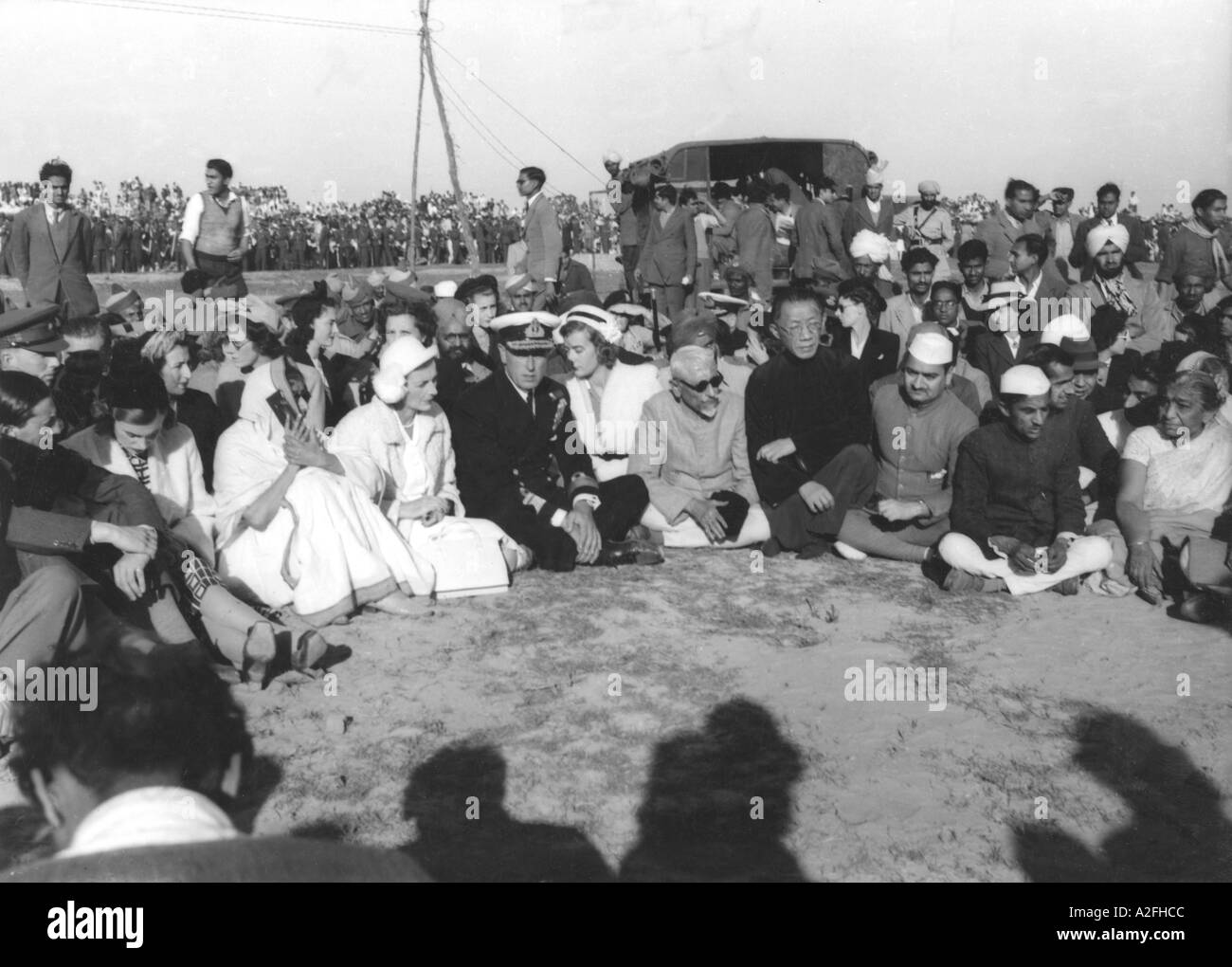 MKG33608 Co workers and political opponents united at Mahatma Gandhis cremation ceremony New Delhi 31 January 1948 Stock Photo