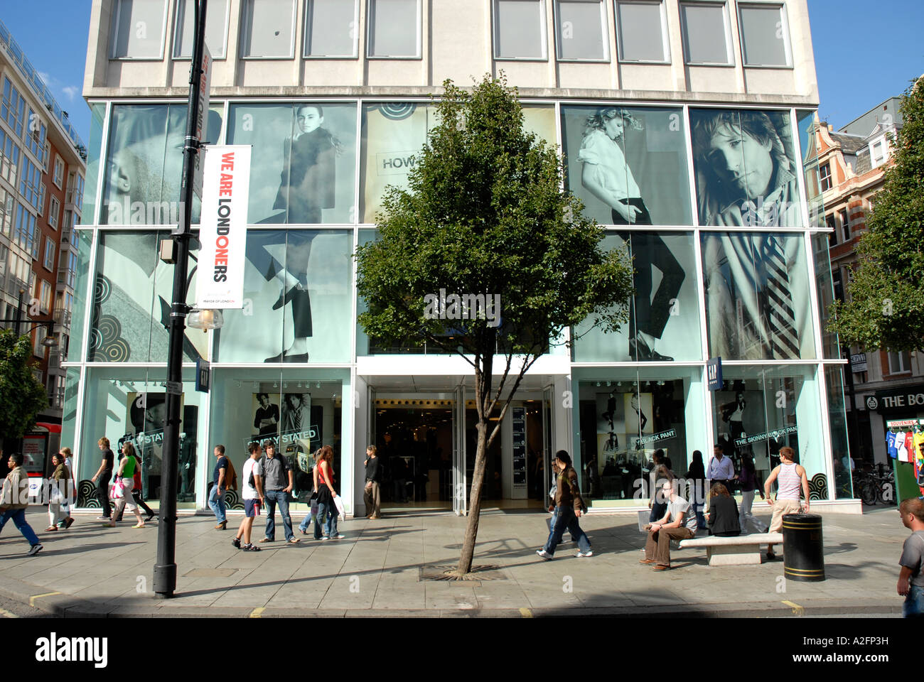Stylish shoppers oxford street hires stock photography and images Alamy