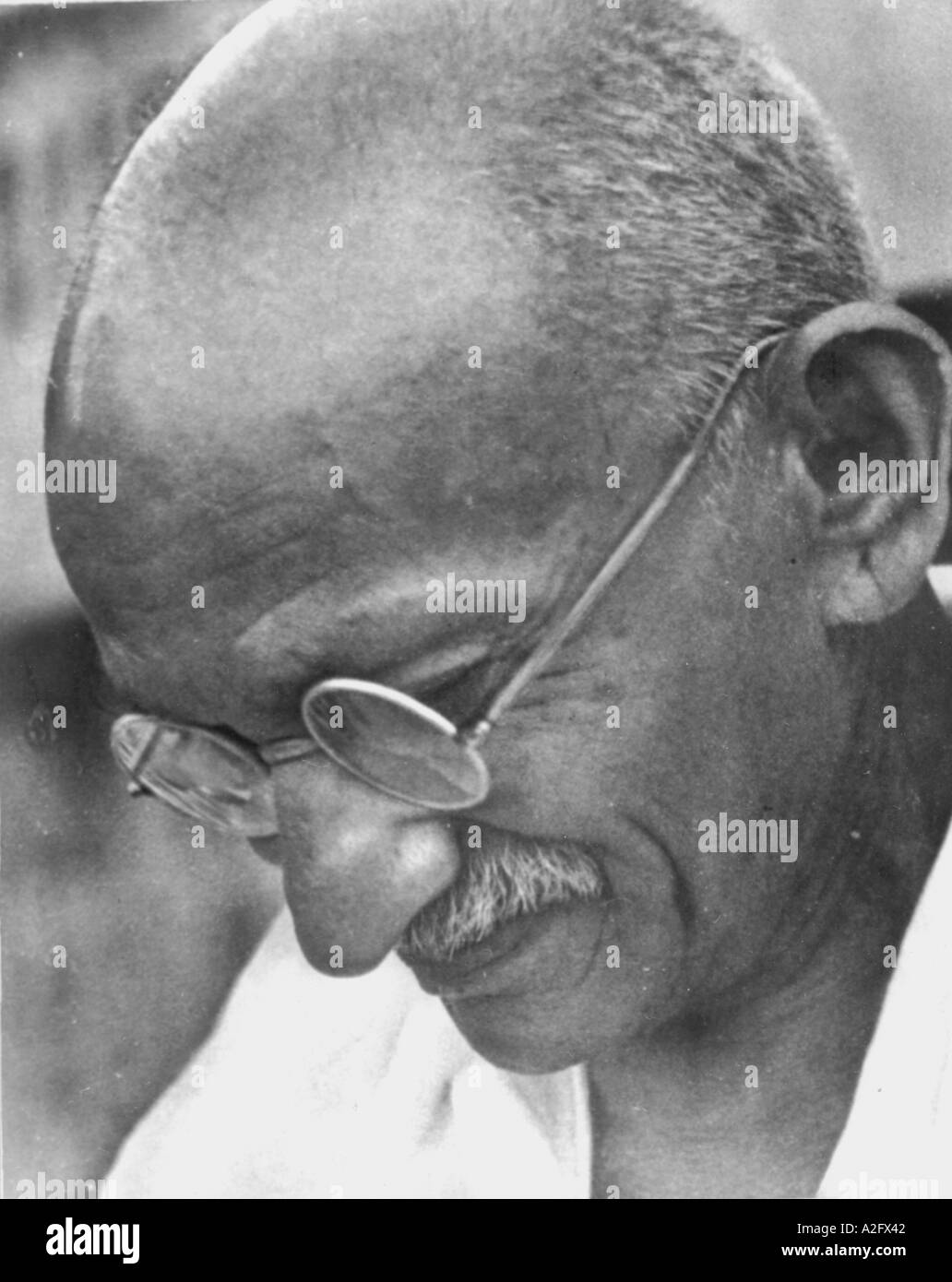 MKG33106 Mahatma Gandhi at a public meeting at Mumbai Bombay Maharashtra India about September 1944 Stock Photo