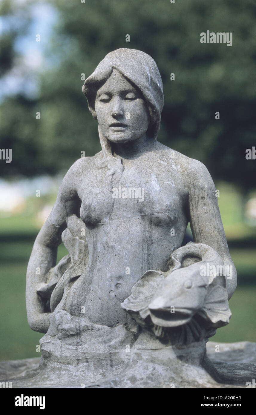 Little Nell stone statue in Hyde Park, London Stock Photo Alamy