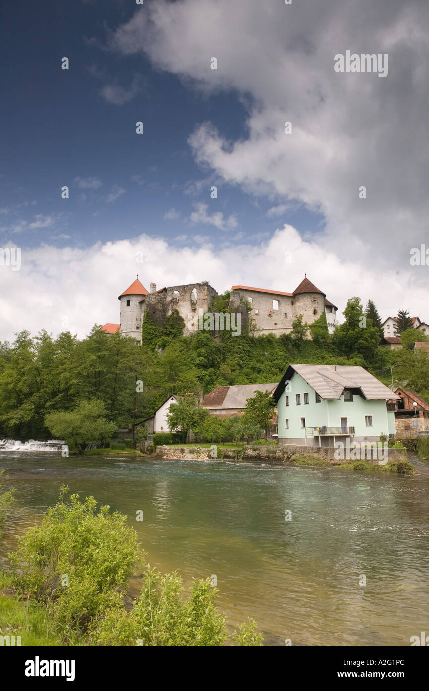 SLOVENIA, Dolenjska, Zuzemberk: View of Zuzemberk Castle (b.16th