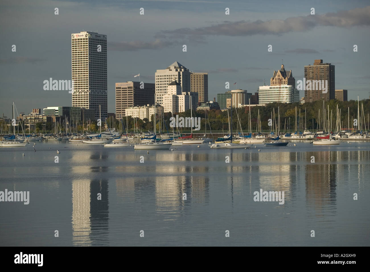 USA, Wisconsin, Milwaukee: Milwaukee Skyline / Morning from the Lake Michigan Shoreline Stock Photo