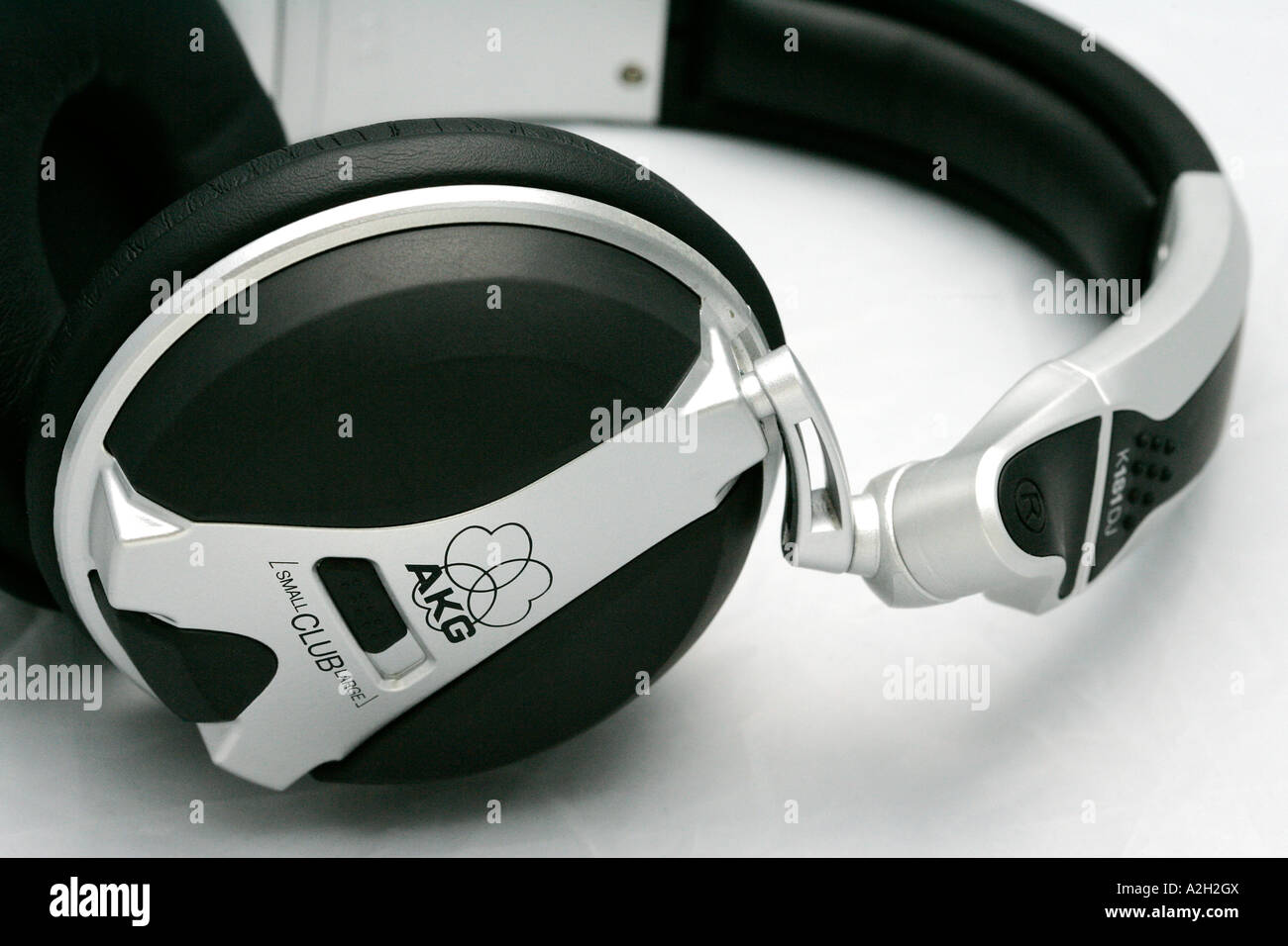 headset headphones hifi cut out cutout white background music studio