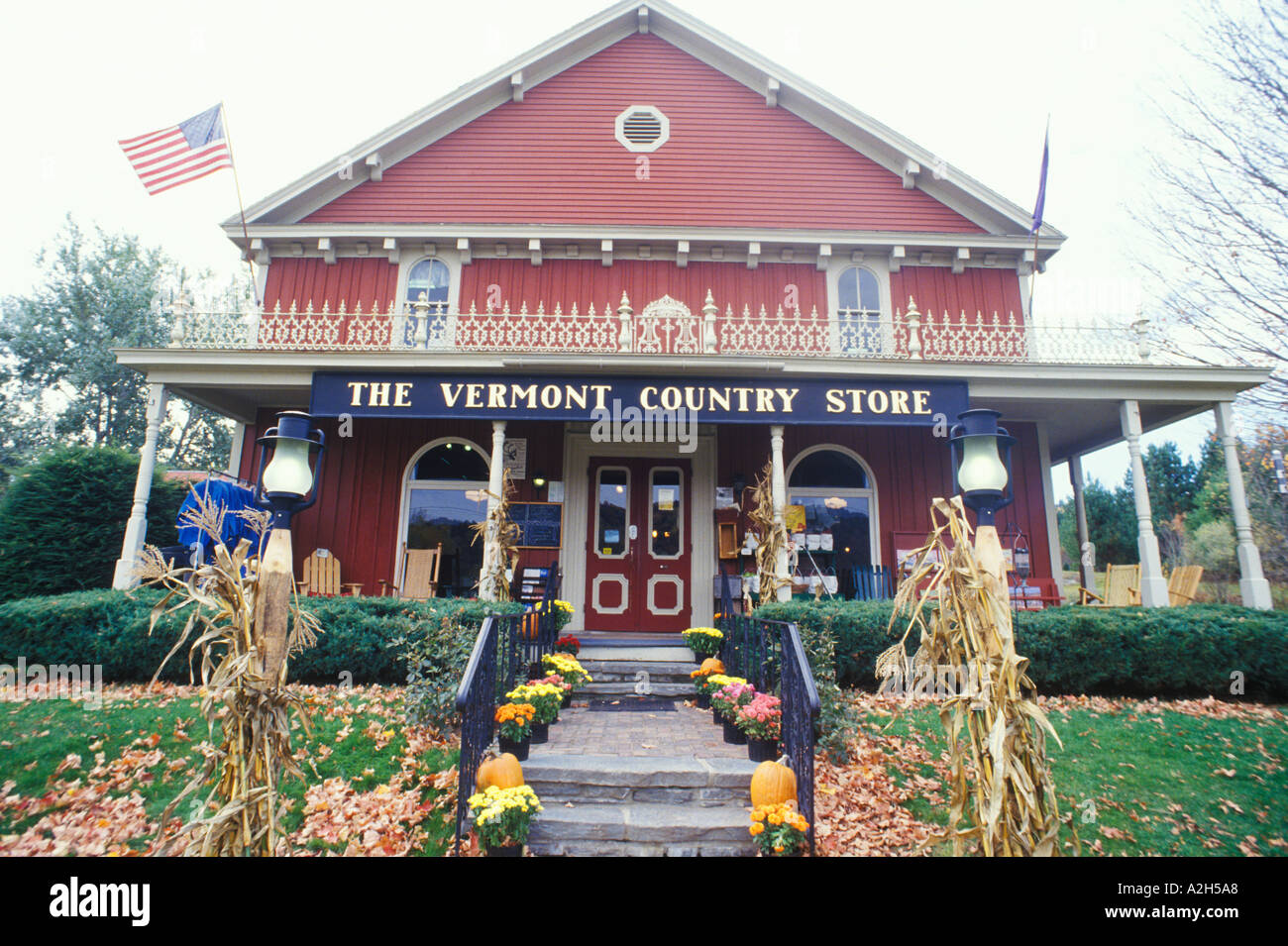 Barn Red Vermont Country Store 2002 Stock Photo 1938855 Alamy