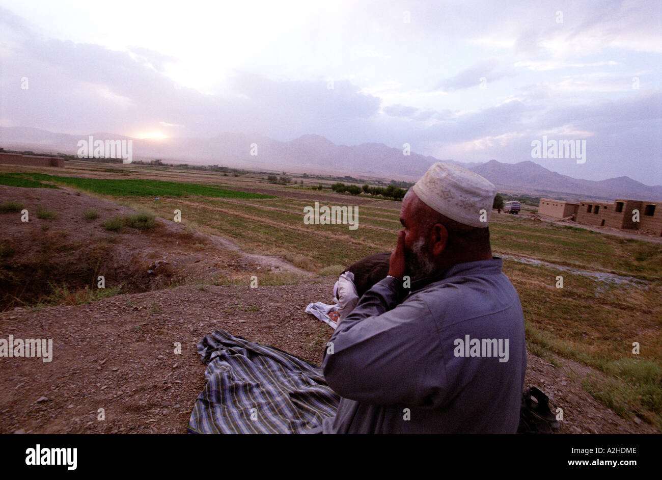 Blue muslim man prays on hi-res stock photography and images - Alamy