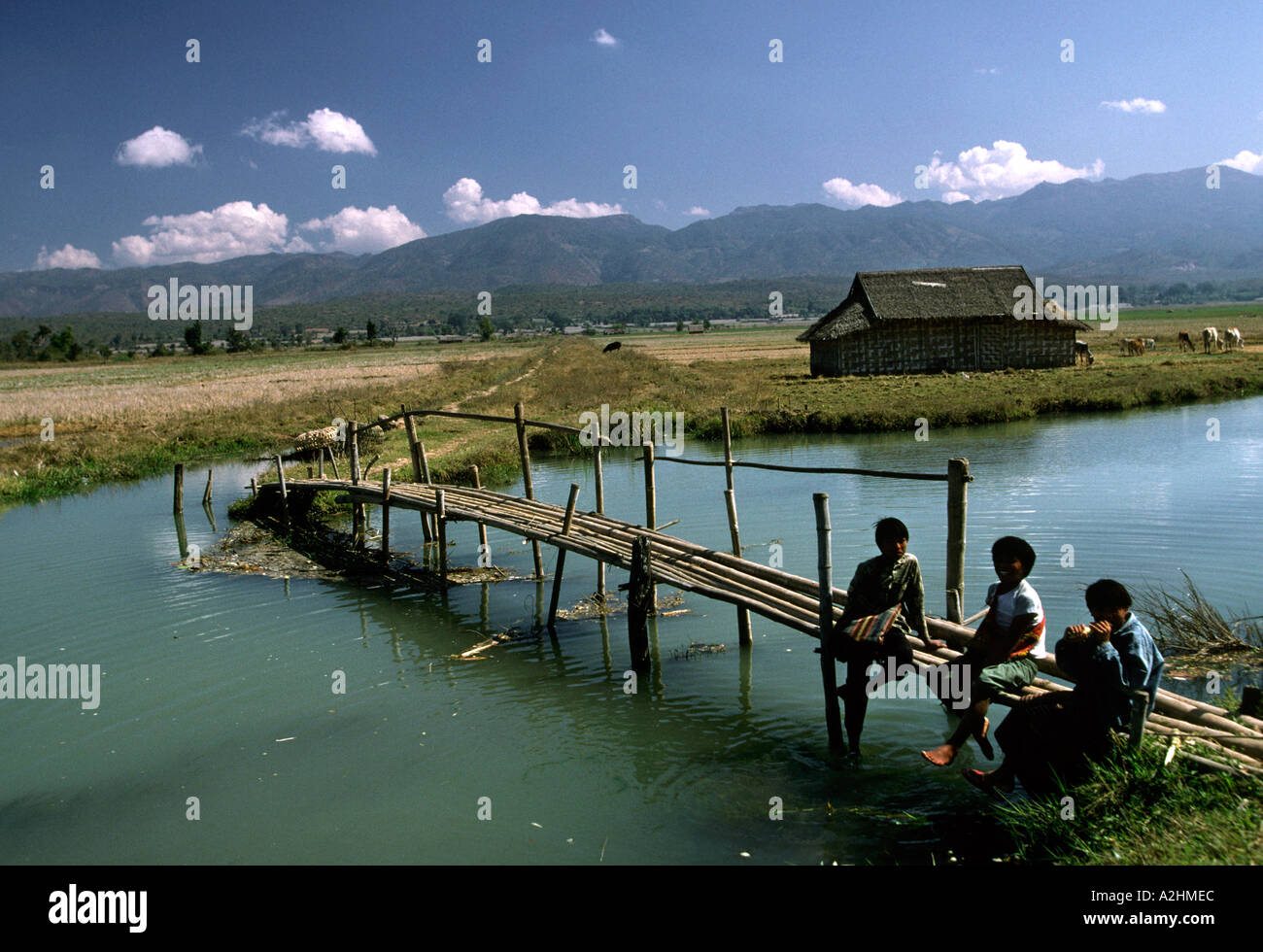 Myanmar Burma Inle Lake Yaunghwe Yaungshwe boys on drainage canal bridge Stock Photo