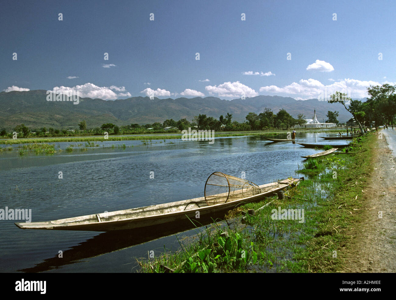 Myanmar Burma Inle Lake Yaunghwe Yaungshwe fishing boat on drainage canal Stock Photo